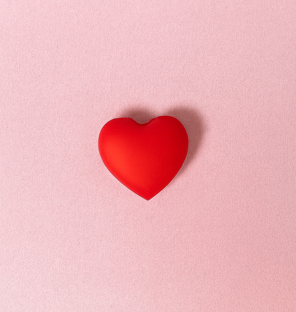 pin para fonendo y martillo corazón