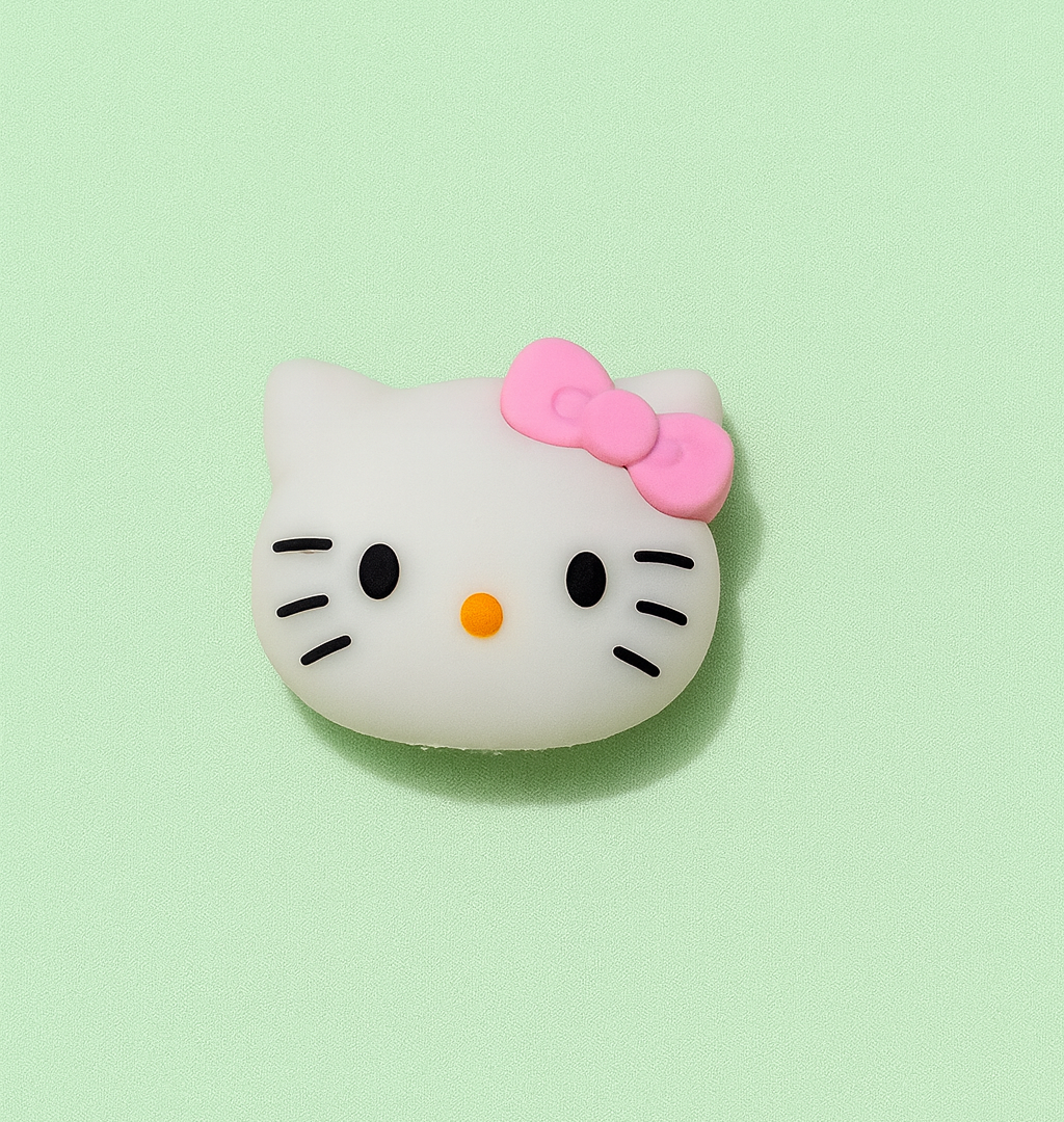 pin para fonendo y martillo hello kitty