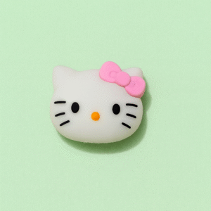 pin para fonendo y martillo hello kitty
