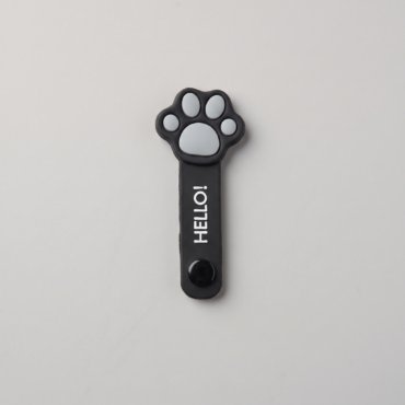botón huellita negra y gris