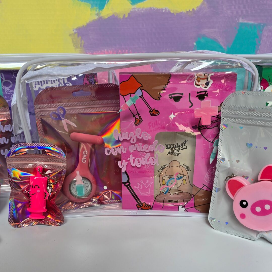 Kit Edición Especial Día de la Enfermería Kit Pink (Cartuchera, Reloj, Rompeampollas, Cinta métrica y Perfume Capilar)